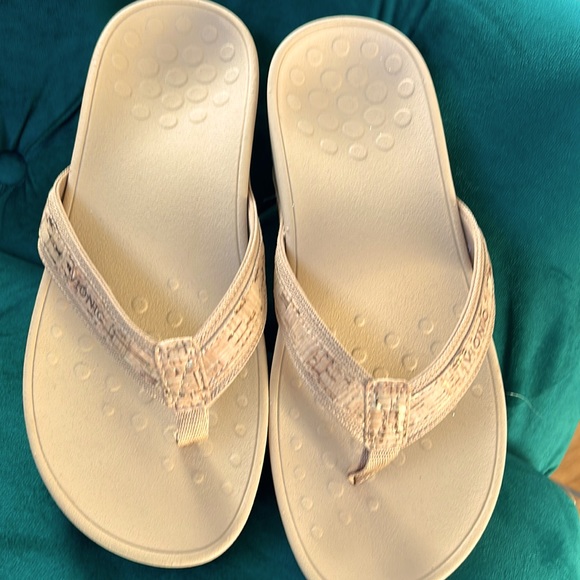 Vionic sandals sz 8 - Picture 4 of 4